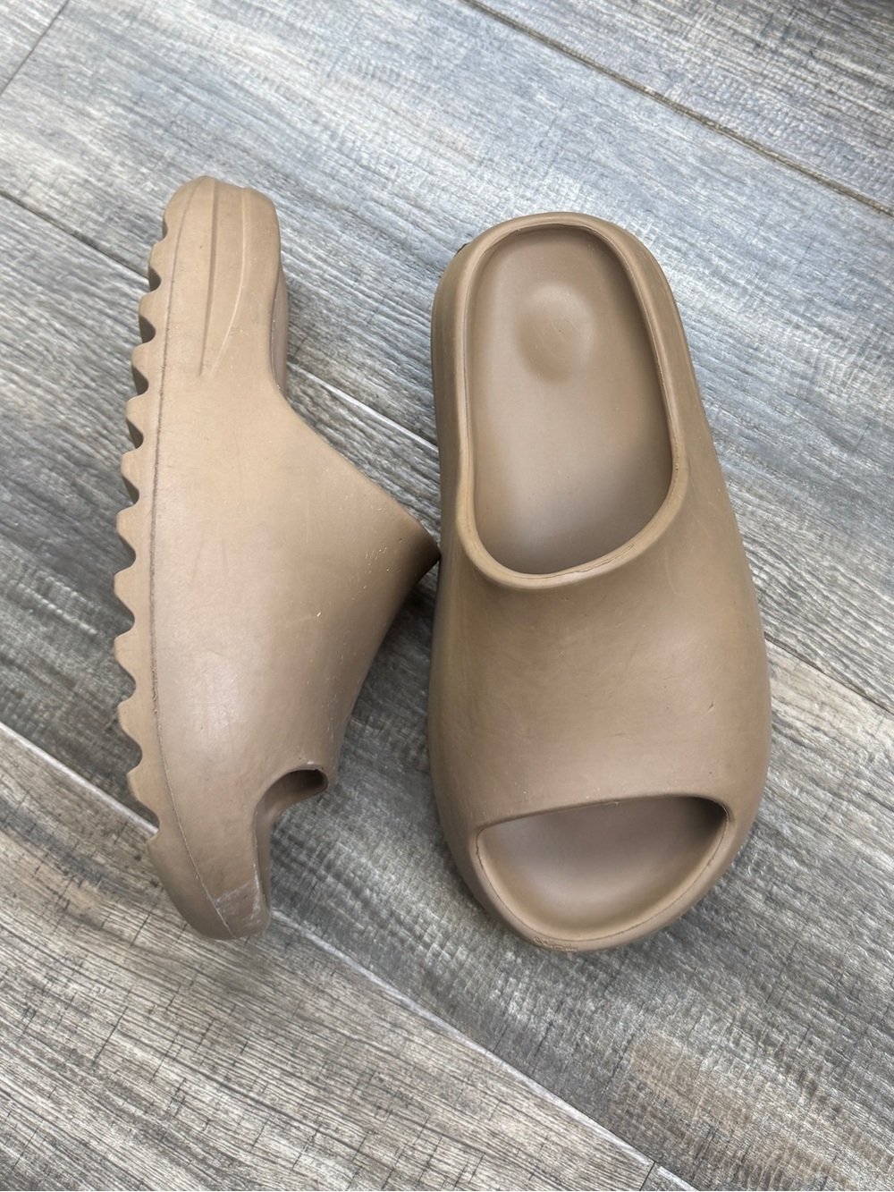 Adidas Kids Yeezys tan sandals 1y